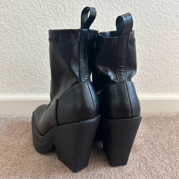 Sleek Black Platform Heeled Boots - Picture 3 of 3